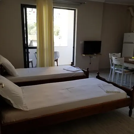 1-bedroom Flat, Near The Town Centre. Daire