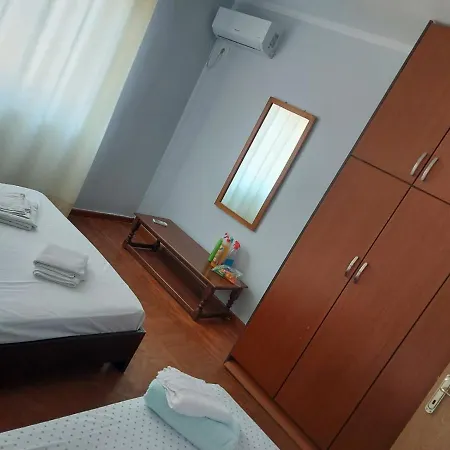 1-bedroom Flat, Near The Town Centre. Apartment *