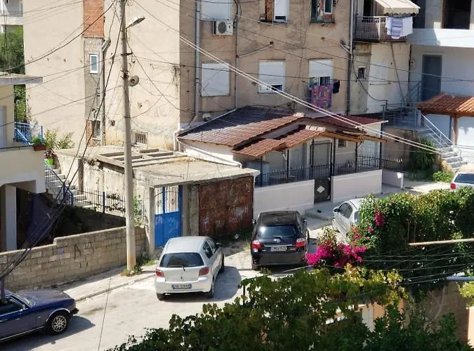1-bedroom Flat, Near The Town Centre.